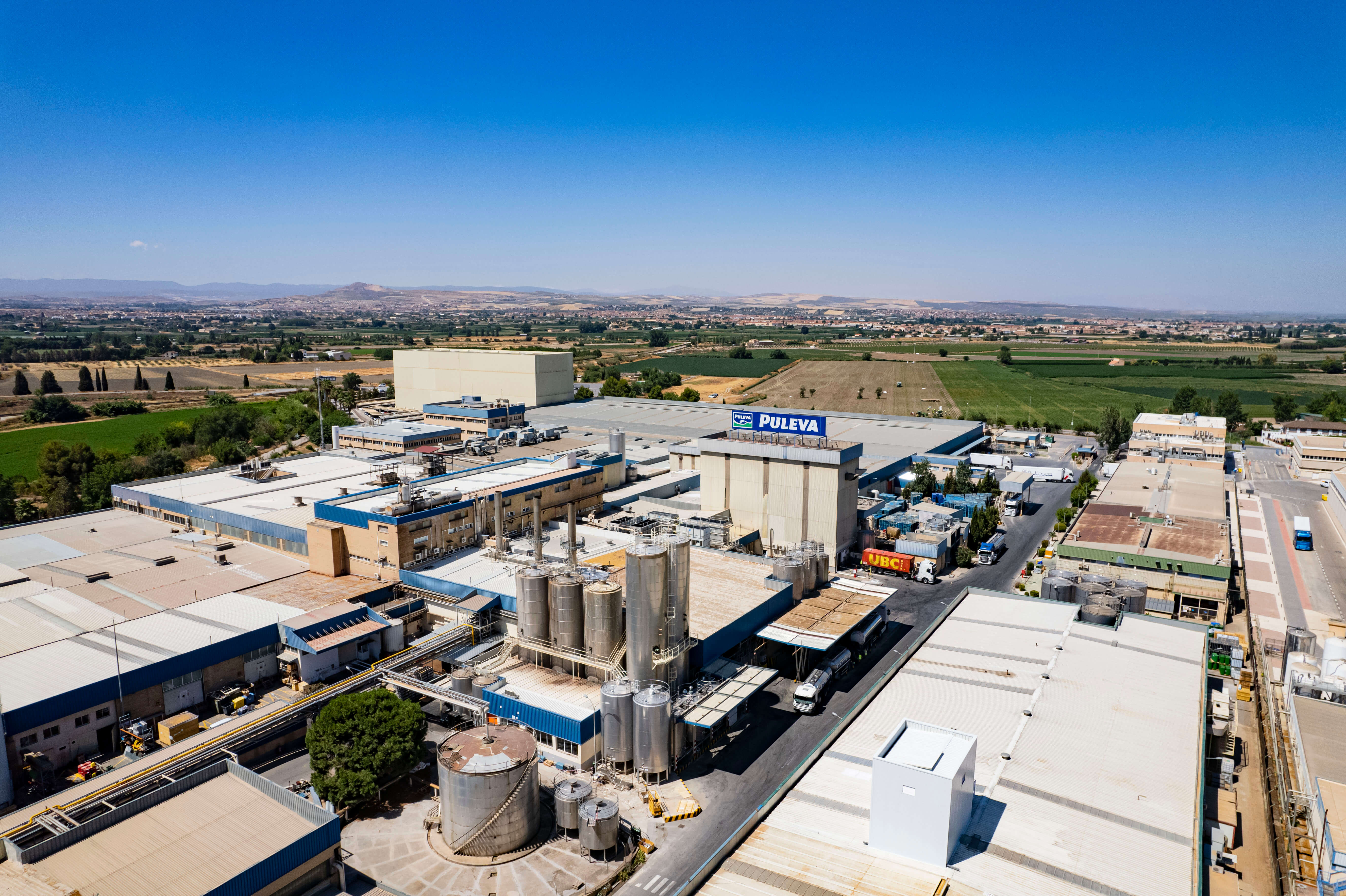 Lactalis invierte más de 5,5 millones en su planta de Granada, aumenta el empleo directo hasta 642 personas y refuerza su vinculación con el campo andaluz