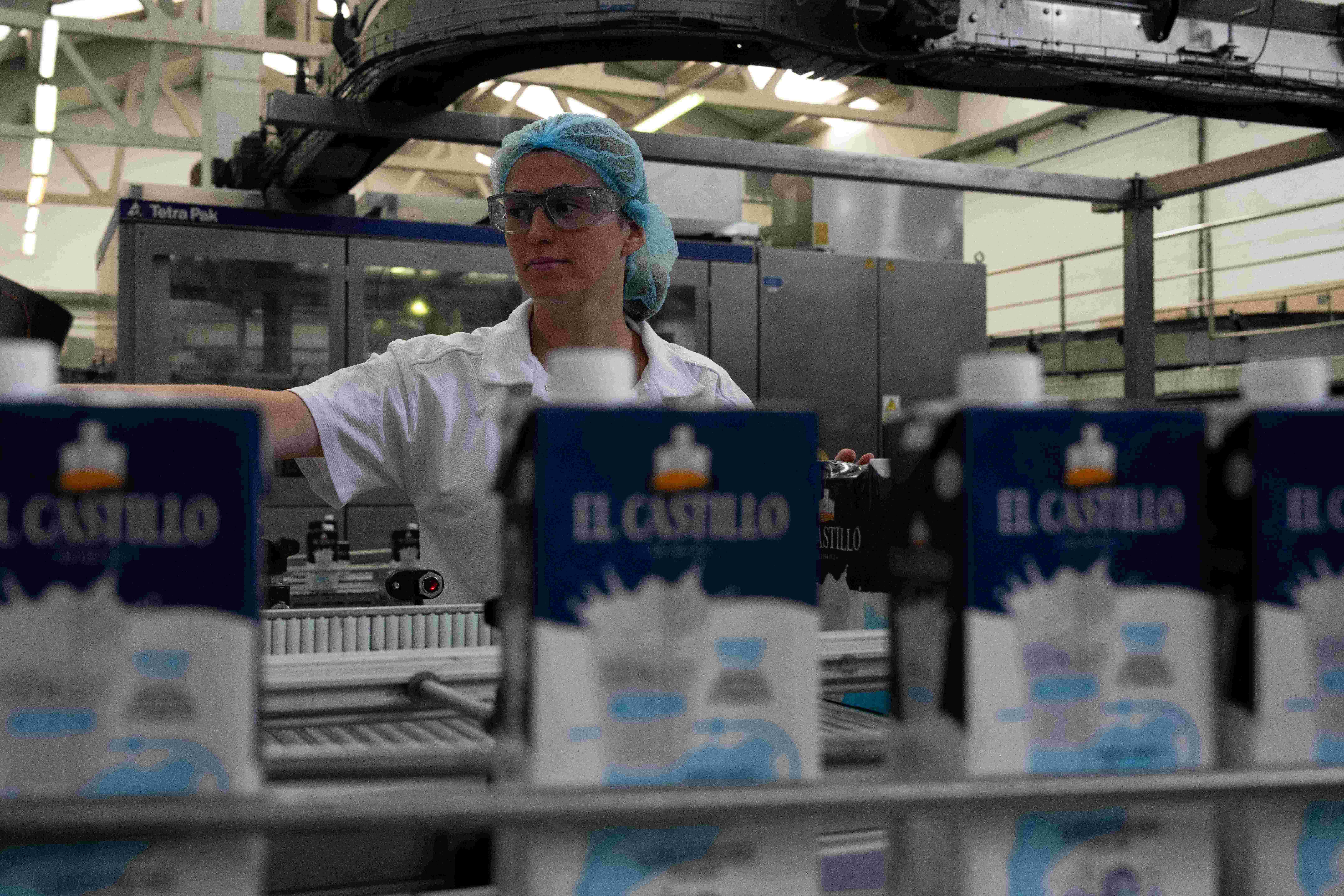 Lactalis invierte más de 5,2 millones en Cataluña, genera cerca de 300 empleos y celebra el centenario de El Castillo, reafirmando su compromiso con el territorio catalán