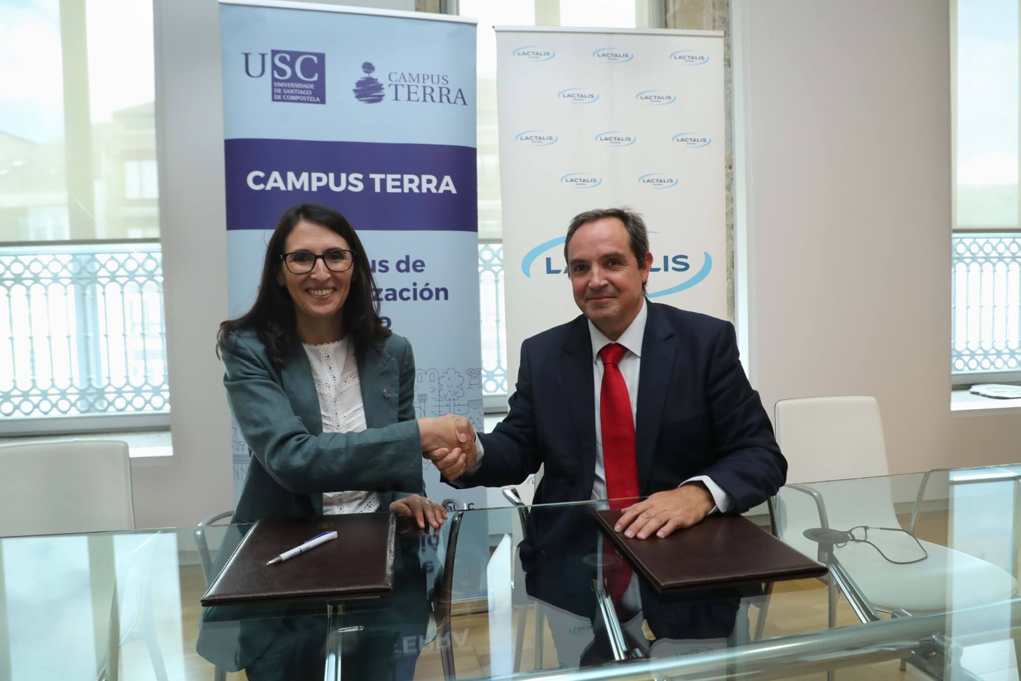 USC y Lactalis España impulsan una Cátedra para acelerar la innovación y la transformación del sector ganadero gallego